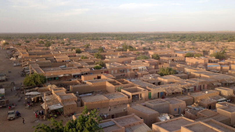 Mali : la ville de Ménaka ravitaillé par les autorités malgré le supposé blocus des terroristes