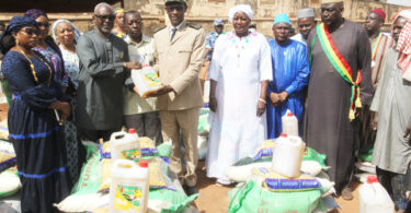 Don de vivres pour le Ramadan : le président Assimi Goïta aux côtés des ménages démunis de Bamako