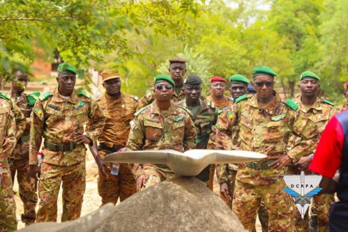 stagiaires militaires maliens s'immergent aux côtés de l'Armée Burkinabè