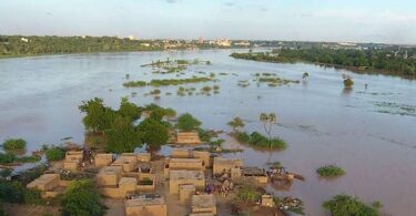 Inondations à Niamey Trois axes routiers coupés, le fleuve Niger sous alerte rouge imminente